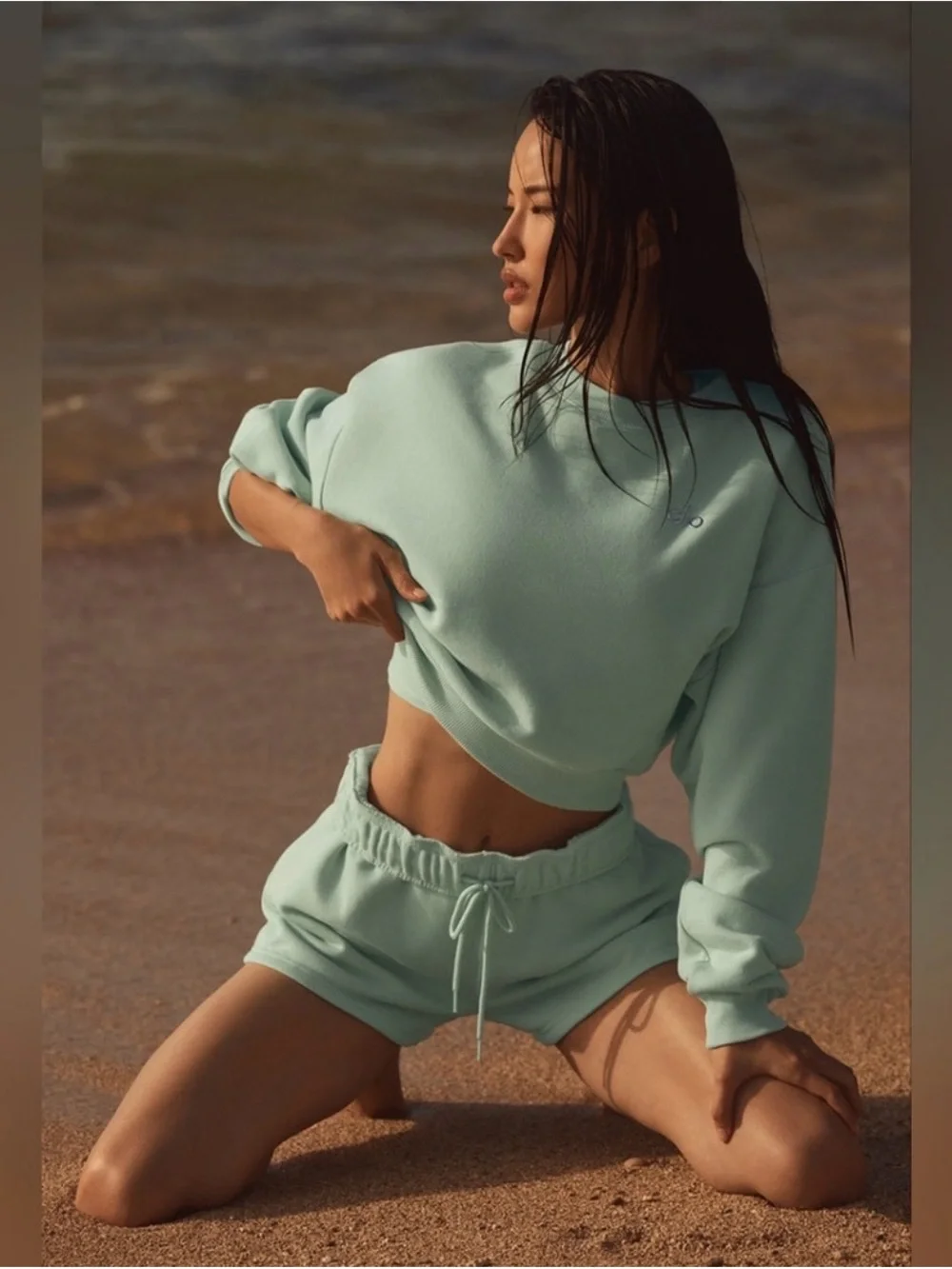 ALO Yoga Cropped Accolade Crewneck Sweatshirt in Spearmint. RARE FIND!